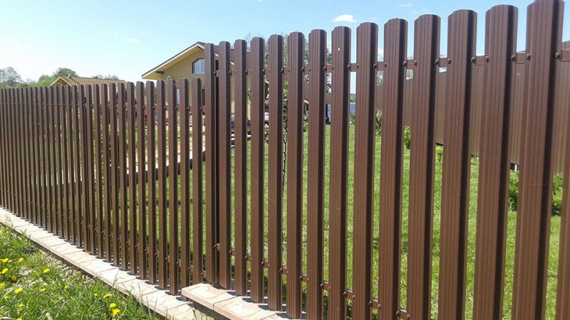 Всё о металлическом штакетнике