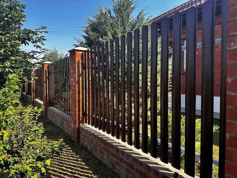 Евроштакетник фигурный 34м RAL8017 Шоколад Полиэстер