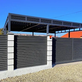 Забор Еврожалюзи RAL7024 Серый Графит с навесом для автомобиля